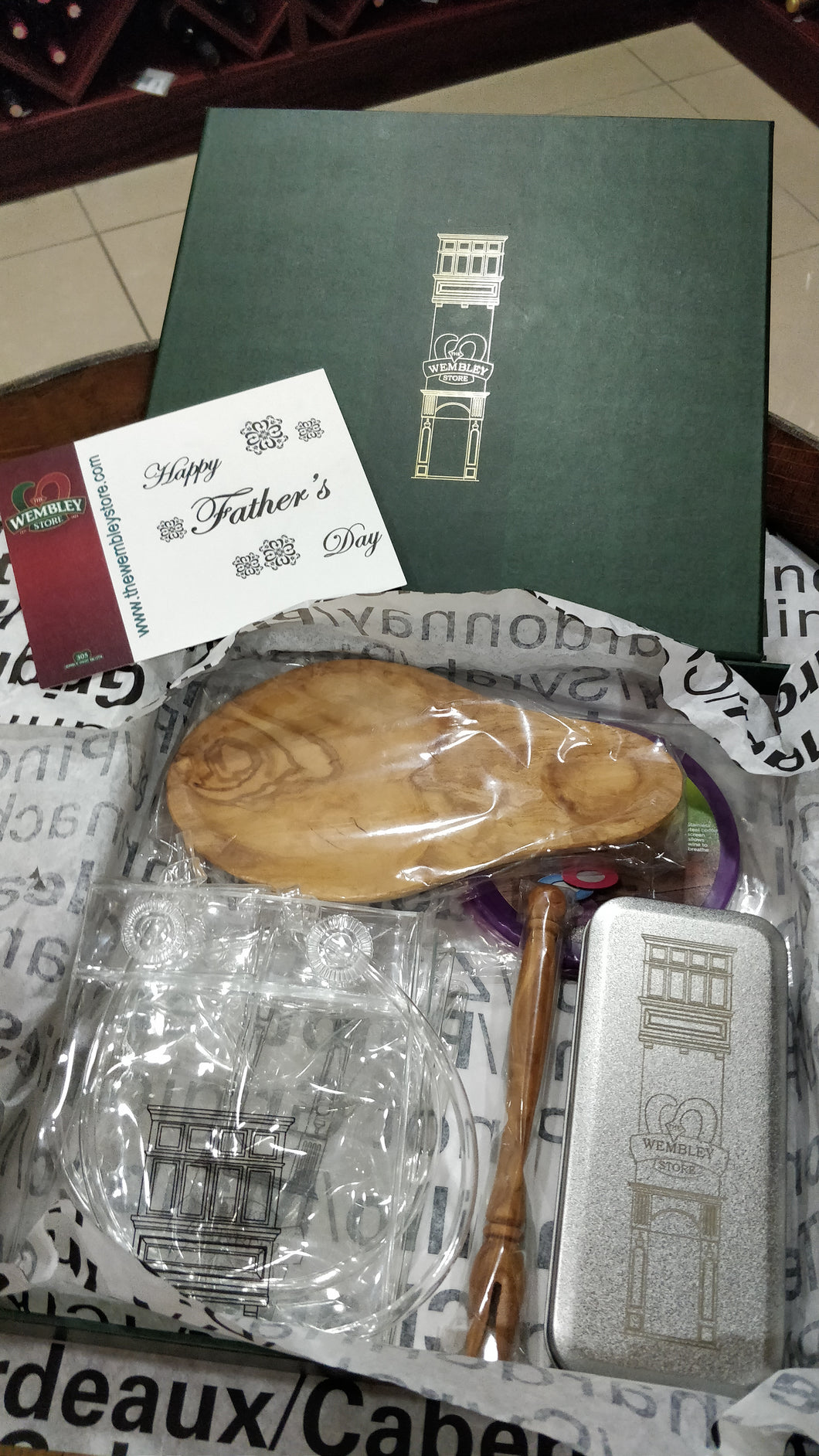 WINE ENTHUSIAST GIFT BOX